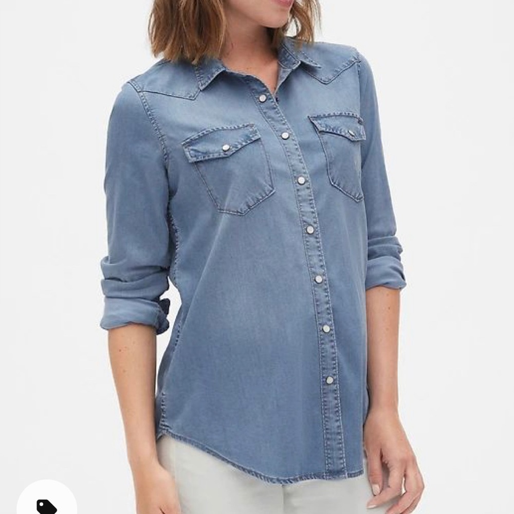 GAP Maternity Denim Western Shirt in TENCEL size M